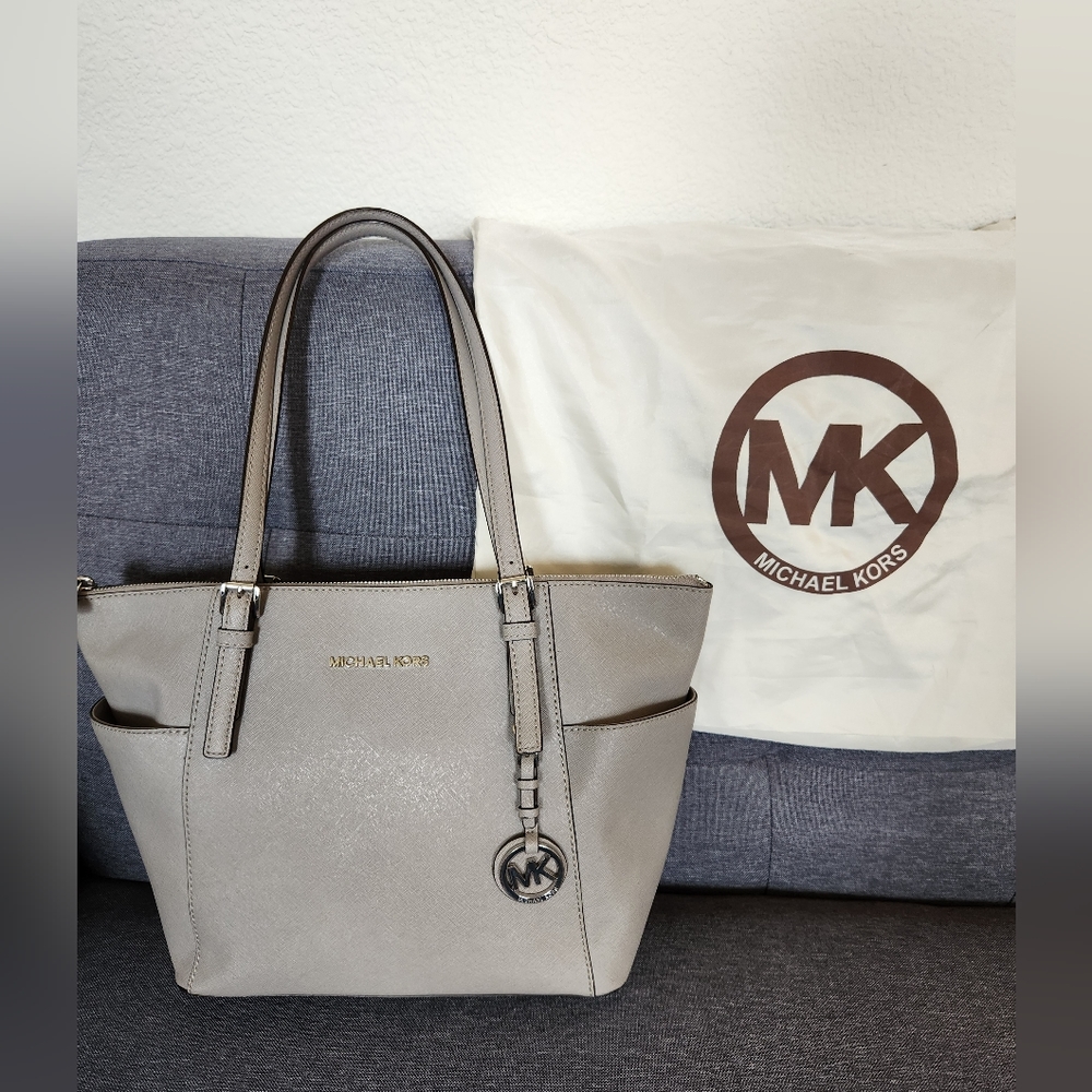 Michael Kors Charlotte shoulder bag Saffiano leather gray with silver hardware